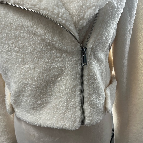 🌸🌼🌺Brand New Cream Colored Sherpa Moto Jacket size S Super Cute!!!!🌻🌺🌷 - Picture 8 of 9